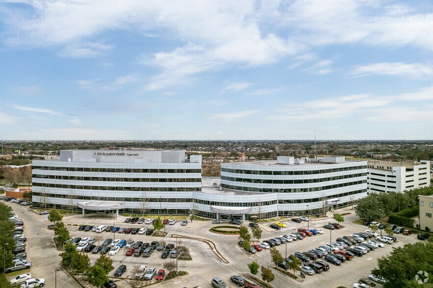 More Photos Of 1327 Lake Pointe Pky, Sugar Land Medical For Lease