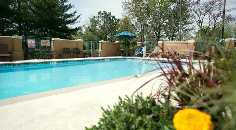 More Photos Of 650 Bakers Bridge Ave, Franklin Hotel For Sale