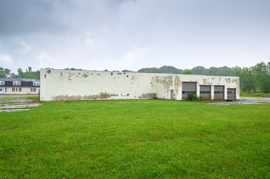 More Photos Of 352 Center St, Caledonia Manufacturing For Sale