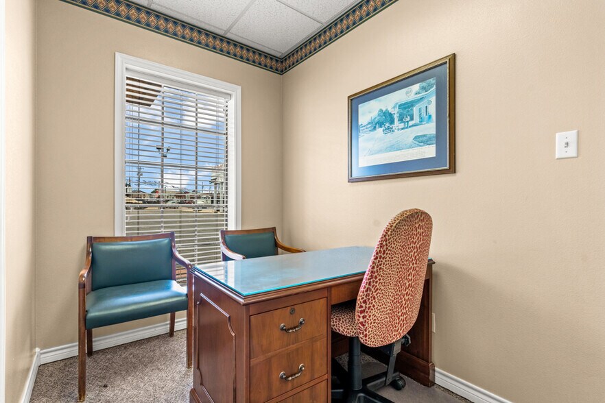 More Photos Of 112 US Highway 271 N, Gilmer Office For Lease