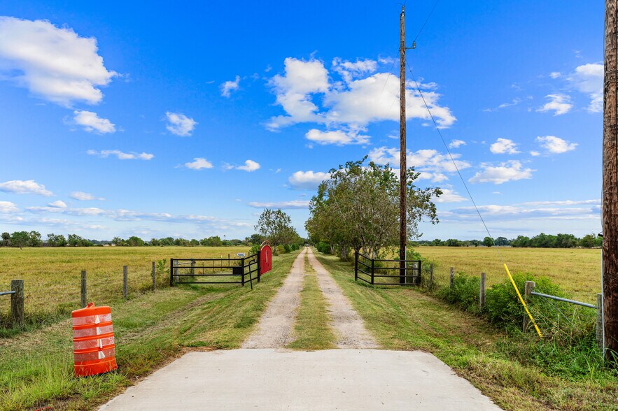 More Photos Of 14935 Highway 36, Needville Land For Sale
