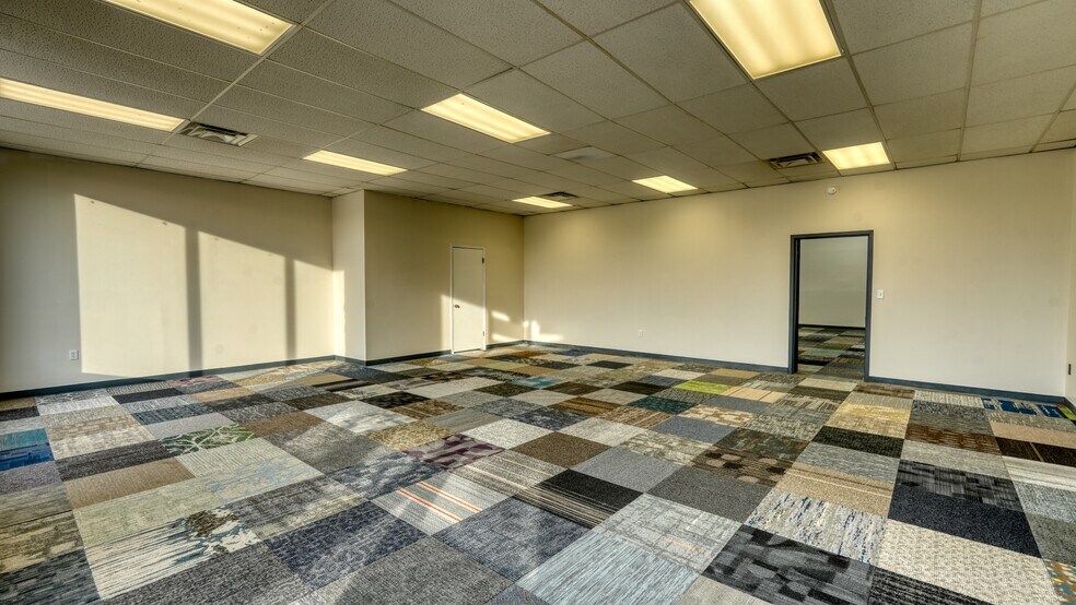 More Photos Of 2325 E Wheeling Ave, Cambridge Office For Lease