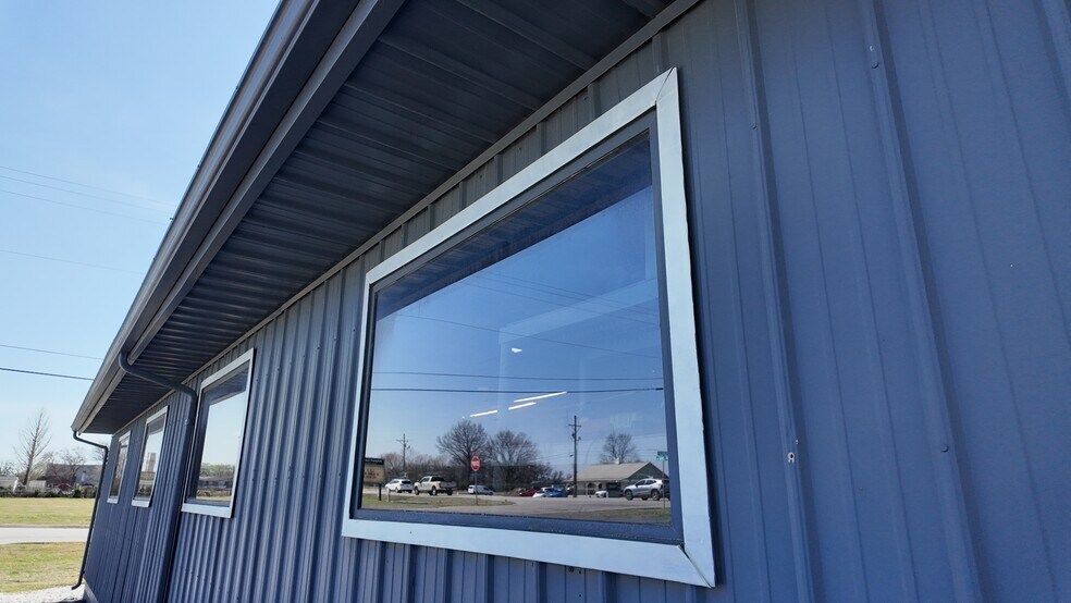 More Photos Of 5467 N Main St, Joplin Freestanding For Sale