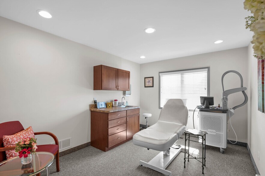 More Photos Of 24825 Eureka Rd, Taylor Office For Sale