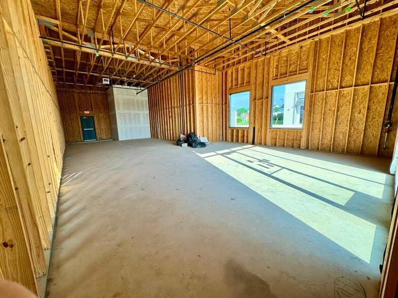 More Photos Of 700 W New Hope Dr, Cedar Park Storefront Retail Office For Lease