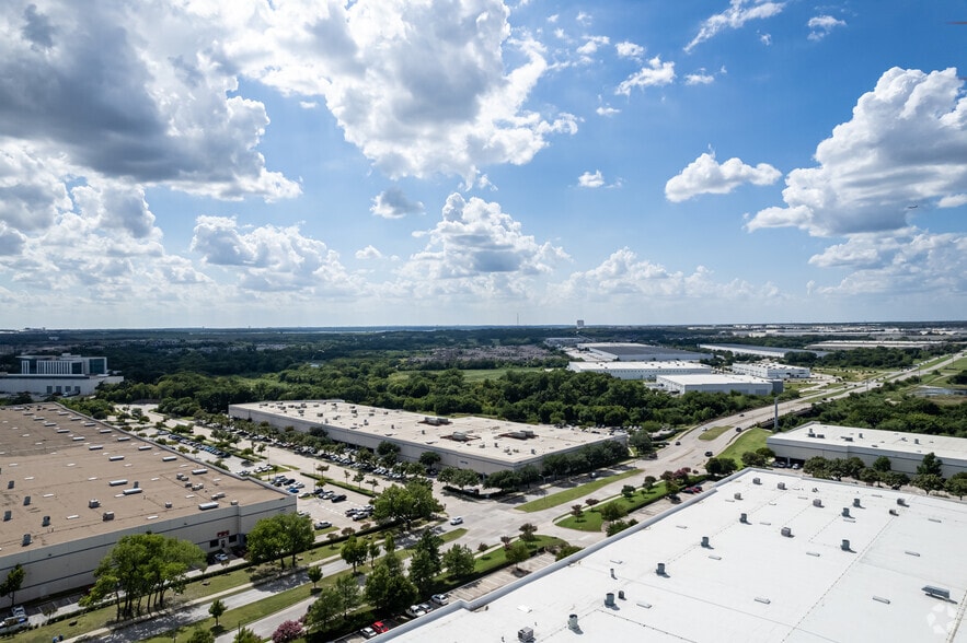 More Photos Of 4055 Corporate Dr, Grapevine Warehouse For Lease