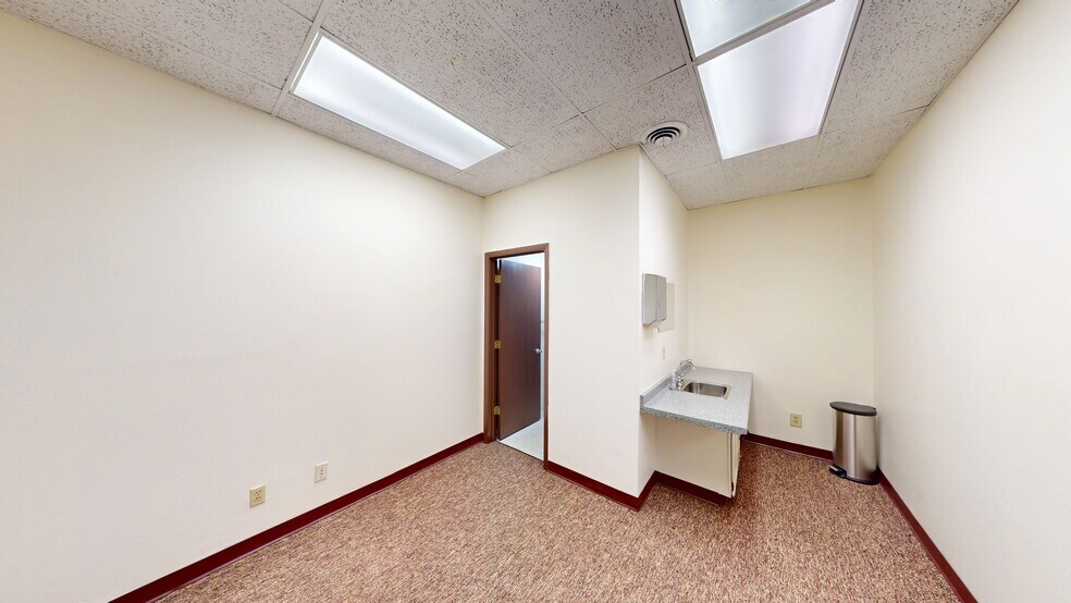 More Photos Of 324 E Washington Ave, Riverton Office For Sale