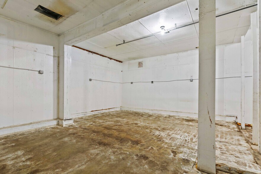 More Photos Of 6835 Tujunga Ave, North Hollywood Warehouse For Sale