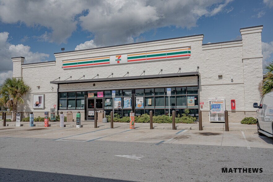 More Photos Of 16161 Spring Hill Dr, Brooksville General Retail For Sale