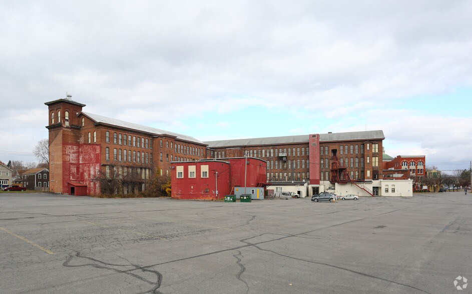 More Photos Of 811 Court St, Utica Office For Sale