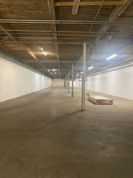 More Photos Of 6801 W 66th Pl, Bedford Park Warehouse For Lease