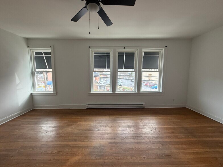 More Photos Of 33 N Washington St, Berkeley Springs Restaurant For Sale