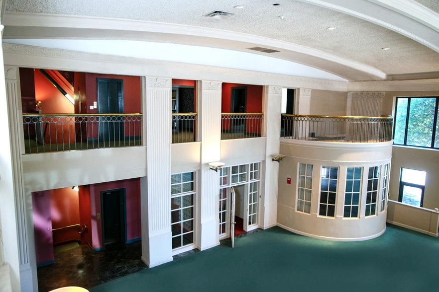 More Photos Of 39 2nd St NW, Hickory Office For Sale