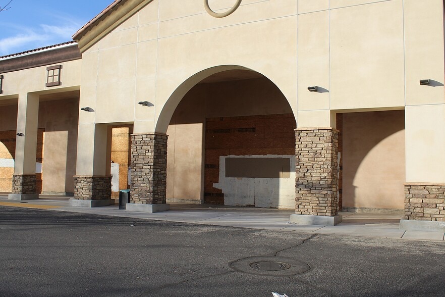 More Photos Of 1778-1950 W Florida Ave, Hemet Unknown For Lease