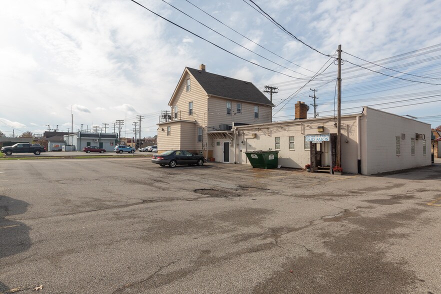 More Photos Of 6001 State Rd, Parma Restaurant For Sale