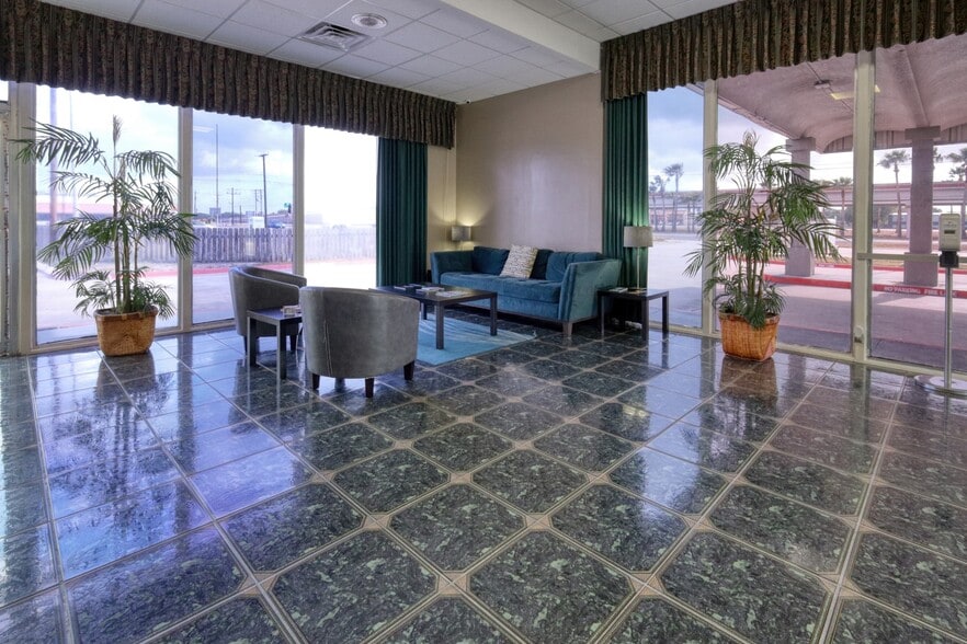 More Photos Of 221 S US Highway 77 Byp, Kingsville Hotel For Sale
