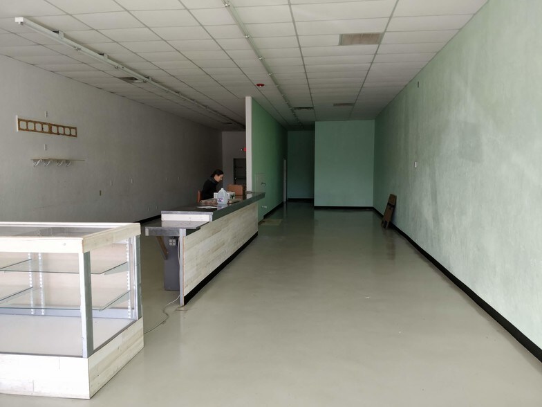 More Photos Of 2426 N Hawkins, Choctaw Freestanding For Lease