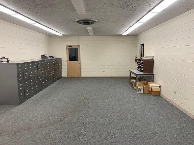 More Photos Of 1031 S Noel Ave, Wheeling Manufacturing For Sale