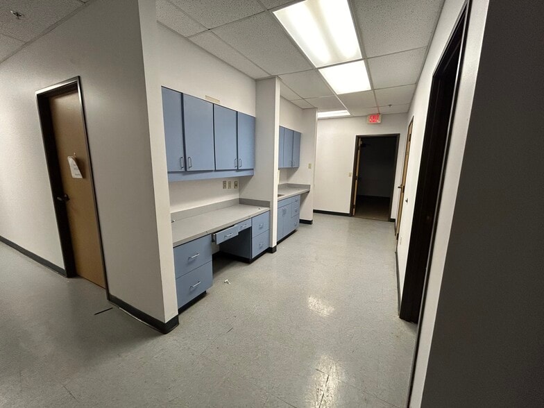 More Photos Of 3215 W Oak St, Palestine Medical For Lease