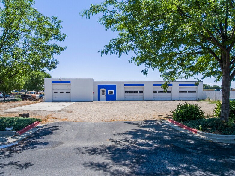 Primary Photo Of 1010 NW 16th St, Fruitland Auto Repair For Sale