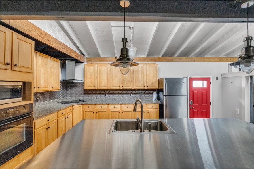 More Photos Of 1425 Walnut St, Jacksonville Freestanding For Sale