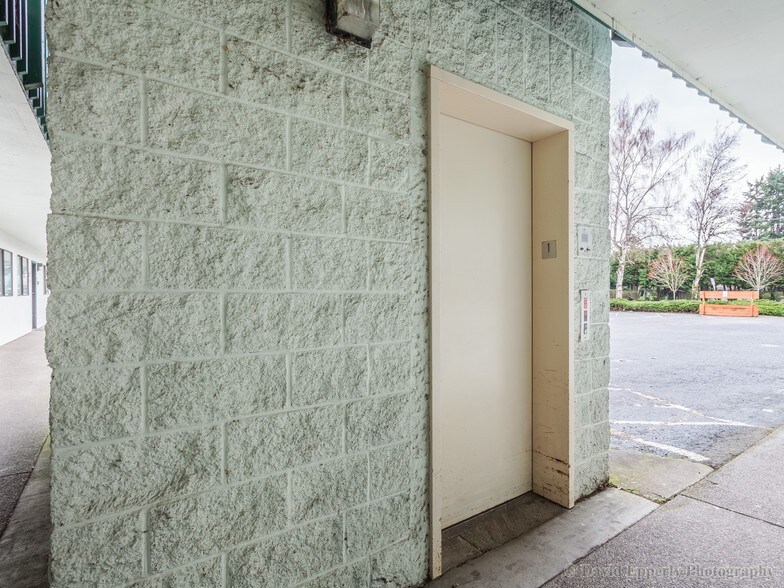 More Photos Of 1953 7th Ave, Longview Office For Sale