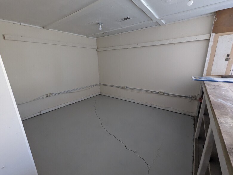 More Photos Of 1283 N King St, Hampton Light Manufacturing For Lease