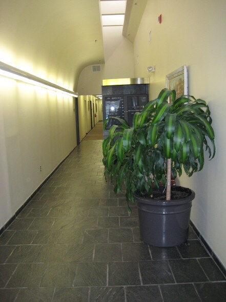 More Photos Of 370 Campus Dr, Somerset Office For Lease