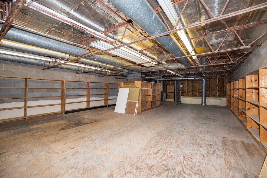 More Photos Of 108 S Santa Fe Ave, Salina General Retail For Lease