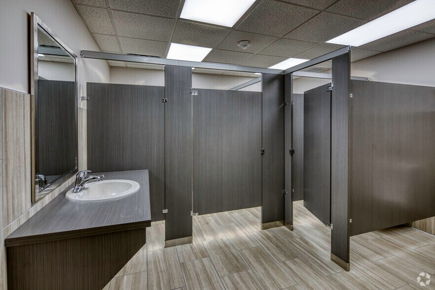 More Photos Of 1700 66th St N, Saint Petersburg Office For Lease