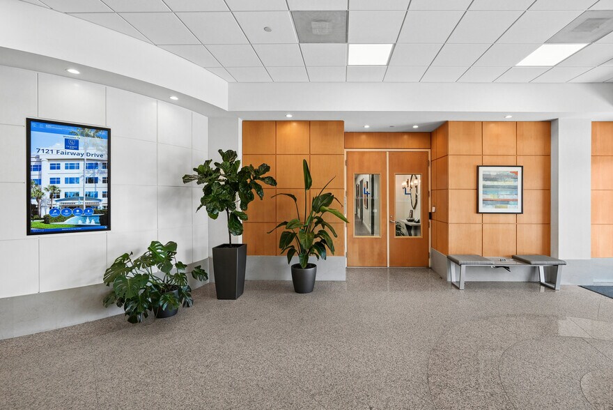 More Photos Of 7108-7121 Fairway Dr, Palm Beach Gardens Unknown For Lease