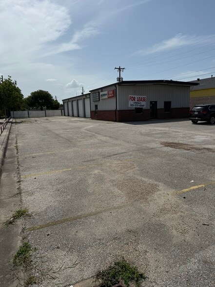 More Photos Of 4005 N Navarro St, Victoria Warehouse For Lease