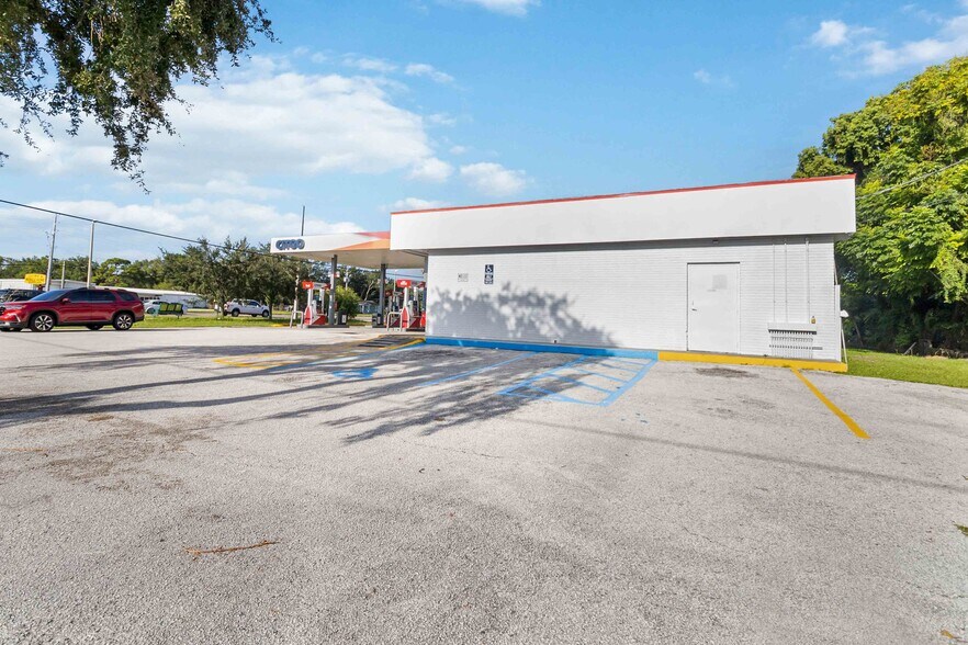 More Photos Of 8431-8433 E Colonial Dr, Orlando Service Station For Lease