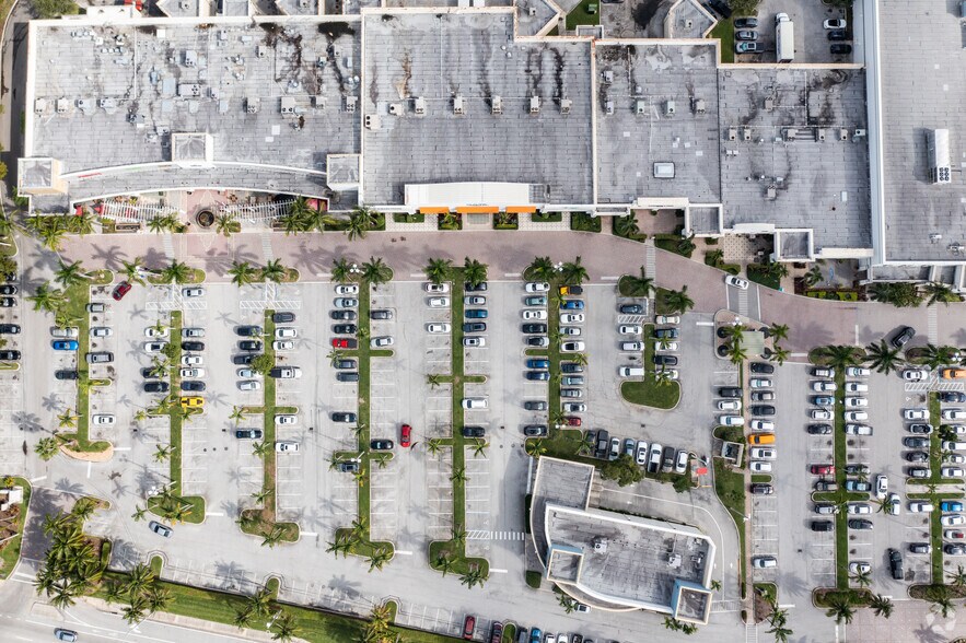 More Photos Of 14601-14891 Biscayne Blvd, Miami Storefront For Lease