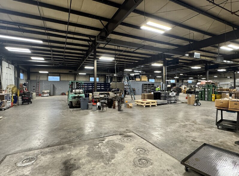 More Photos Of 3619 S Arlington Ave, Indianapolis Manufacturing For Lease