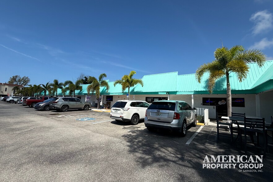 More Photos Of 5610 Gulf of Mexico Dr, Longboat Key Restaurant For Sale