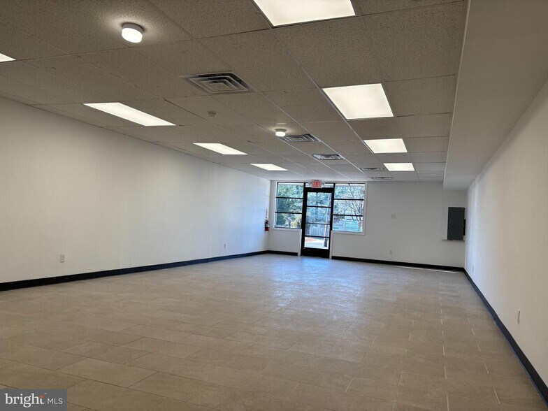 More Photos Of 801-819 Creek Rd, Bellmawr Unknown For Lease