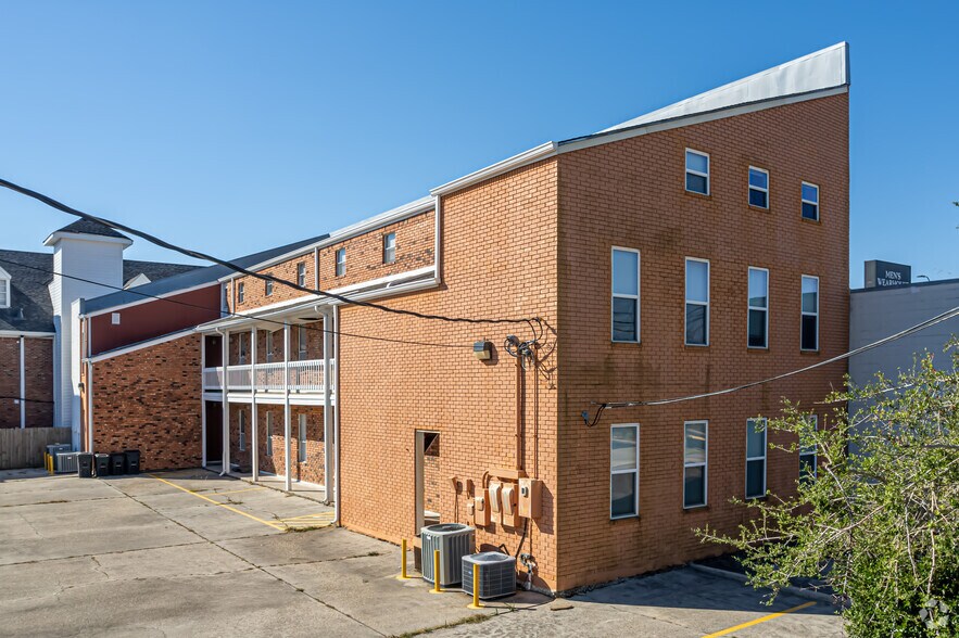 More Photos Of 3120 20th St, Metairie Office For Sale