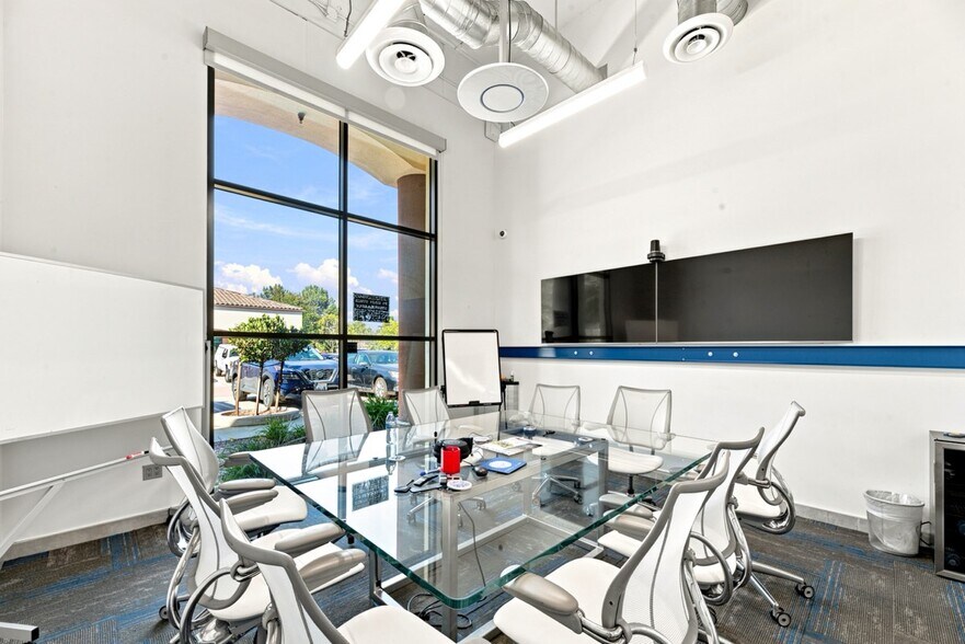 More Photos Of 815 Camarillo Springs Rd, Camarillo Office For Sale