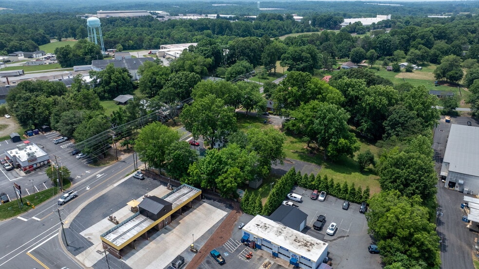 More Photos Of 3084 W Main St, Claremont Office For Sale