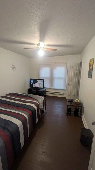 More Photos Of 1874 Marloes Ave, Cleveland Apartments For Sale