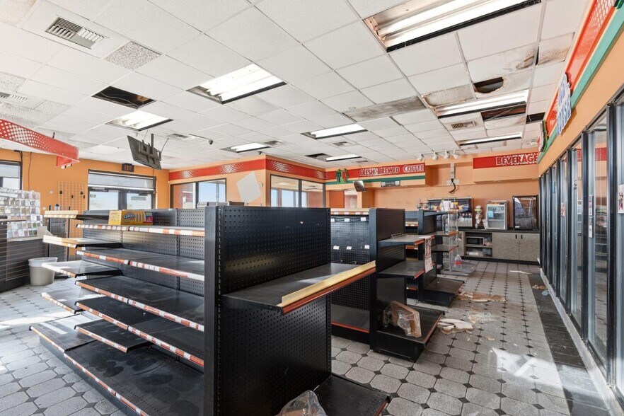 More Photos Of 1721 S Mechanic St, El Campo Fast Food For Sale