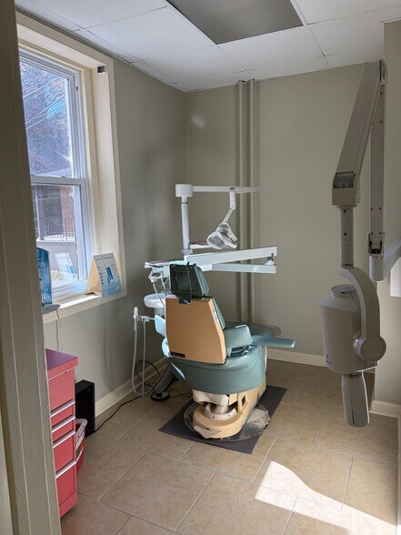 More Photos Of 8 Runnemede Ave, Lansdowne Apartments For Sale