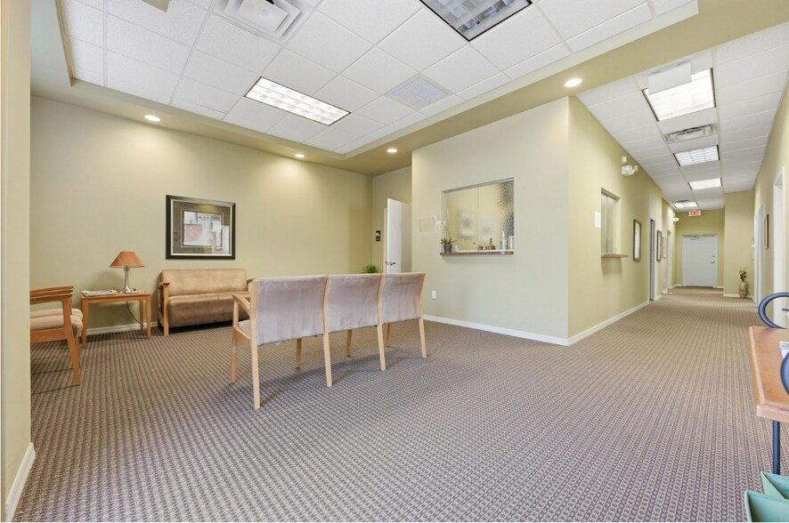 More Photos Of 17407 Bridge Hill Ct, Tampa Medical For Sale