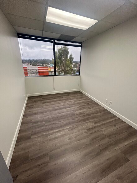 More Photos Of 18425 Burbank Blvd, Tarzana Office For Lease