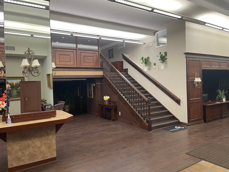 More Photos Of 107 W Michigan Ave, Kalamazoo Office For Lease