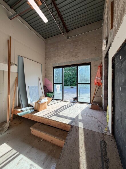 More Photos Of 969-979 Meriden Waterbury Tpke, Plantsville Freestanding For Lease