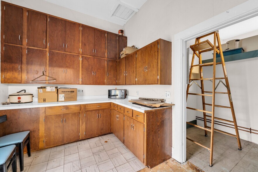 More Photos Of 6101 Lyons St, Burlington Lodge Meeting Hall For Sale
