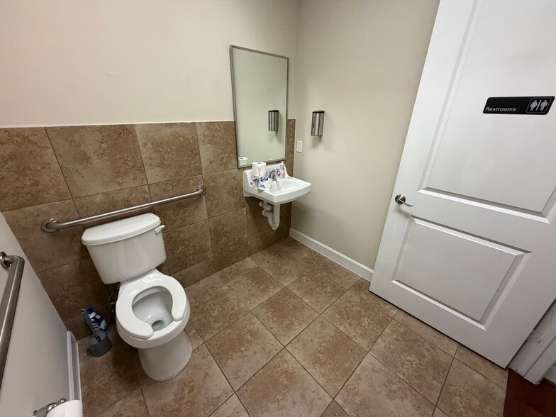 More Photos Of 2219 Sawdust Rd, The Woodlands Medical For Sale