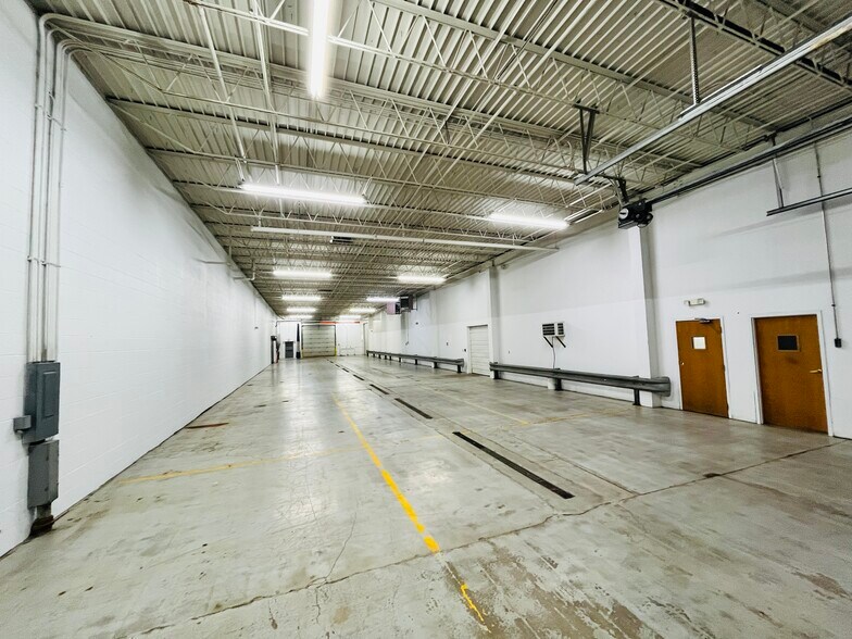 More Photos Of 420 Hill Ave, Aurora Light Distribution For Lease